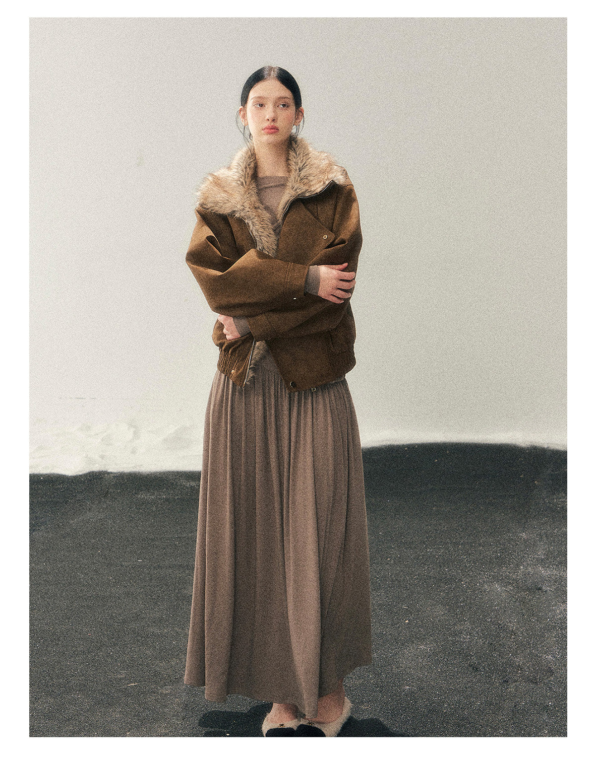 少也眼 "Pure Heart Reflected in Snow" French Cool Off-Shoulder Knit Maxi Dress