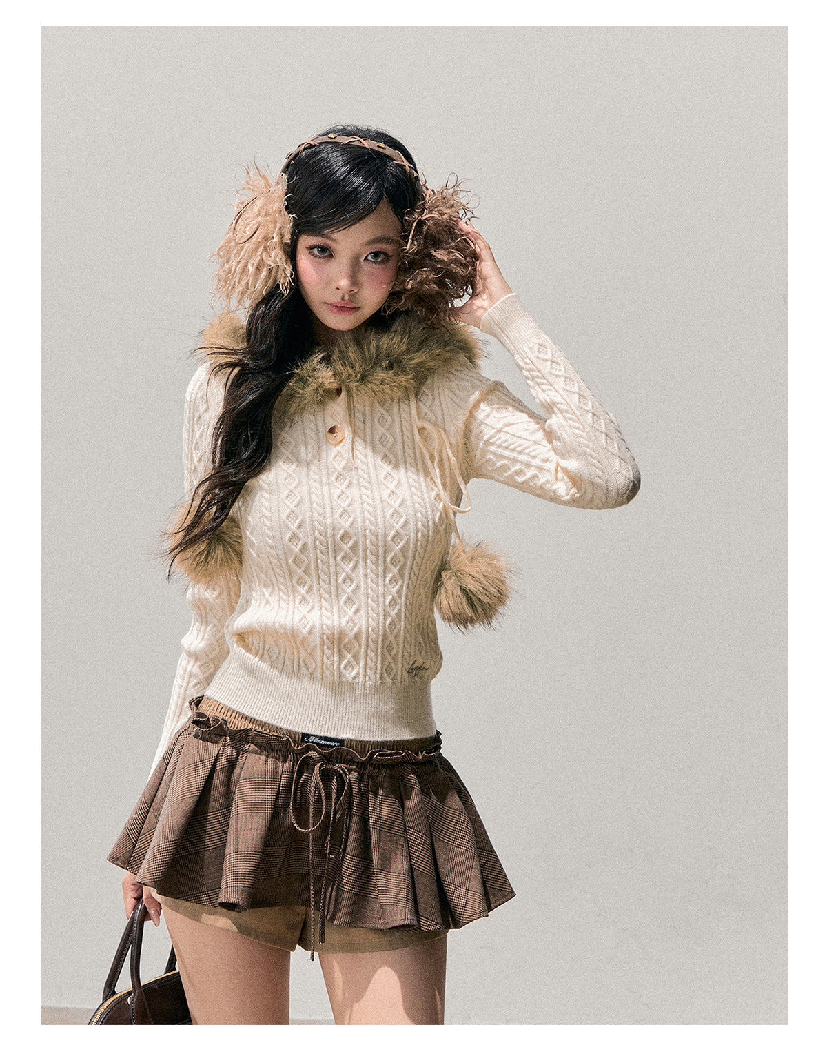 少也眼 “Traces of Melting Snow” Korean-Style Plush Hooded Cable Knit Sweater