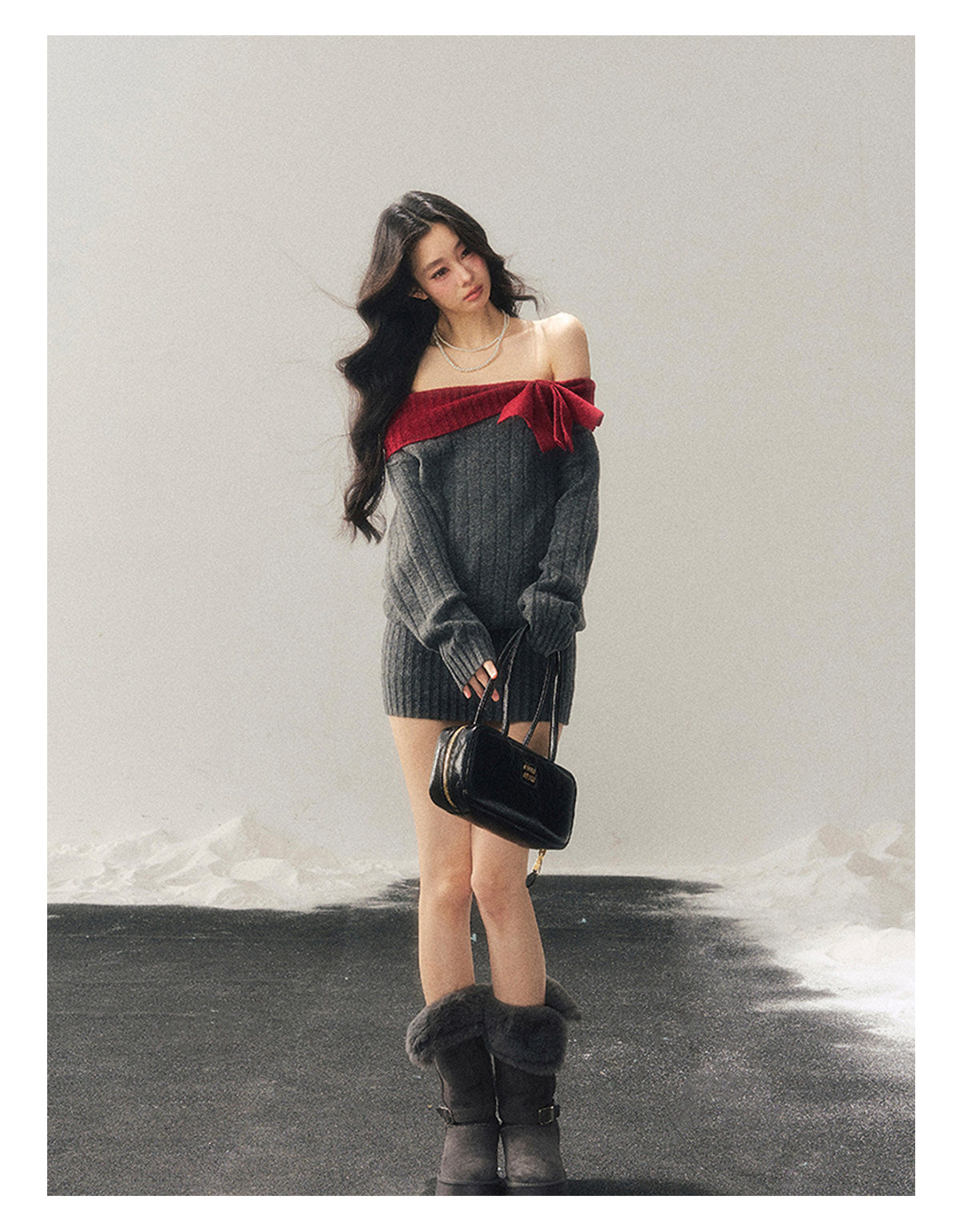少也眼 "Snowbound Memories" Off-Shoulder Color-Block Knit Mini Dress