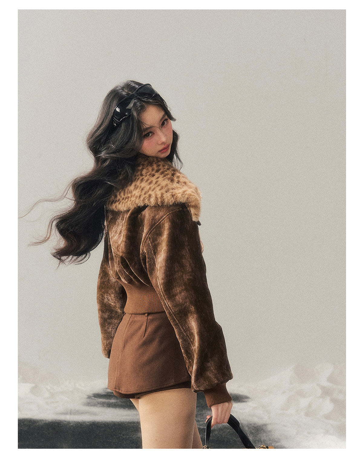 少也眼 "Defocused Dreams" Melard Leopard Utility Cropped Jacket - Chestnut Brown