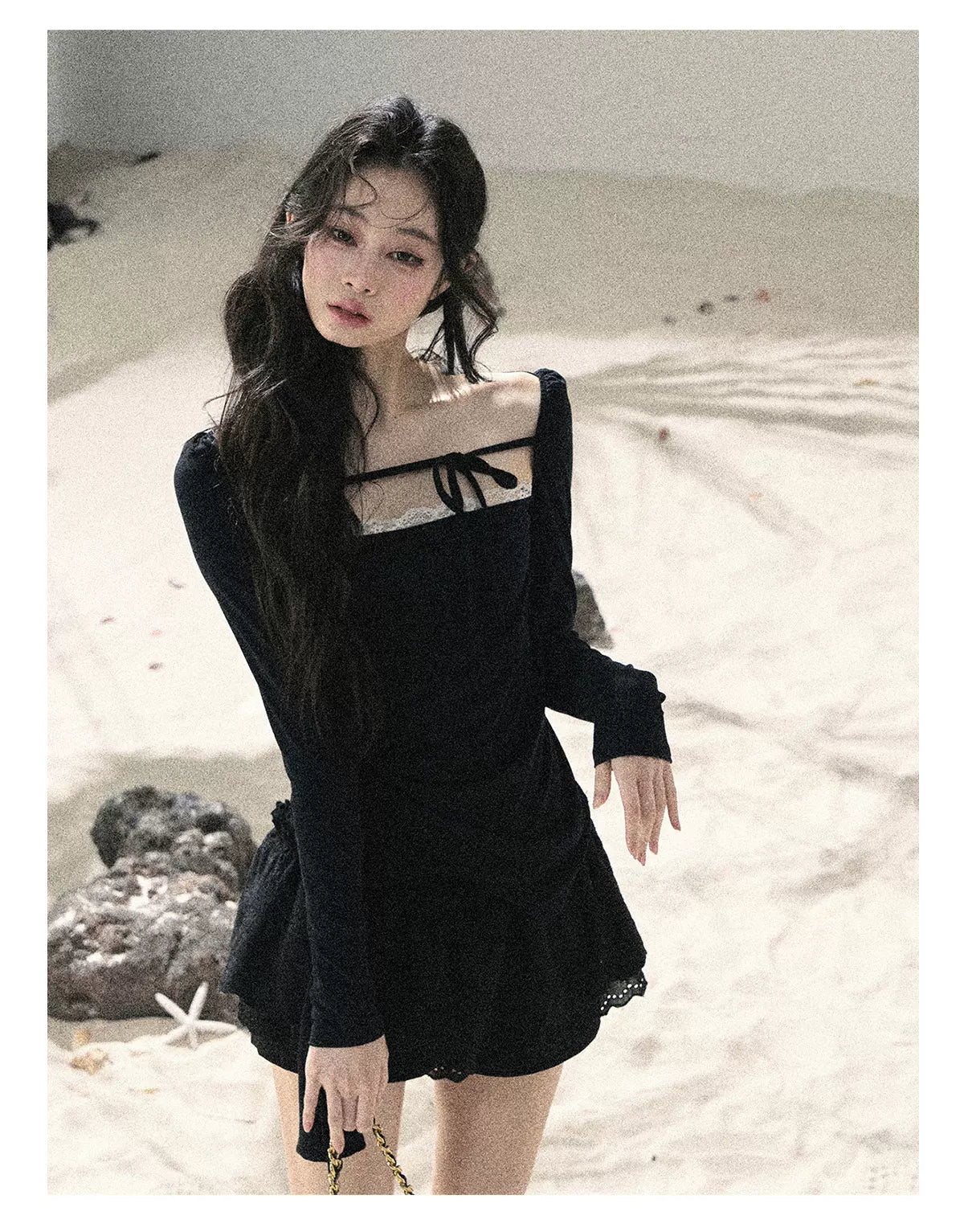 "Floating Moonlight" Quiet Black Square Neck Lace Slim-Fit Top 45324535