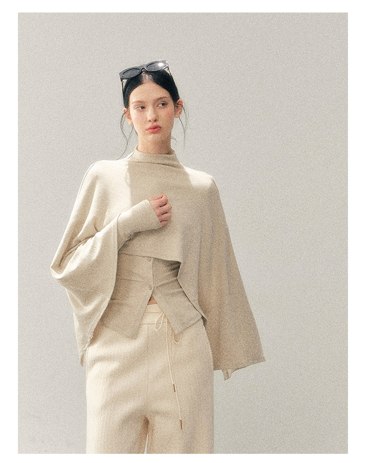 少也眼 "Moss Whisper" Ivory Two-Tone Shawl T-Shirt Two-Piece Set
