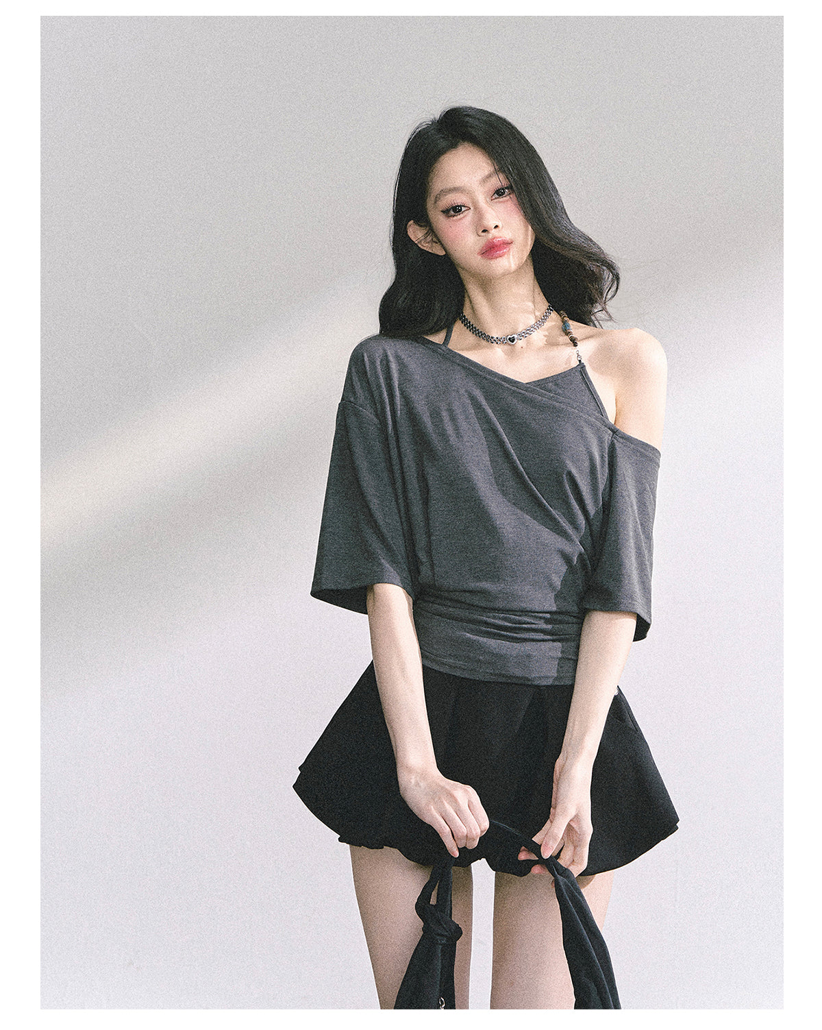 少也眼 “Smart Relax” Asymmetric Halter Short Tee - Gray
