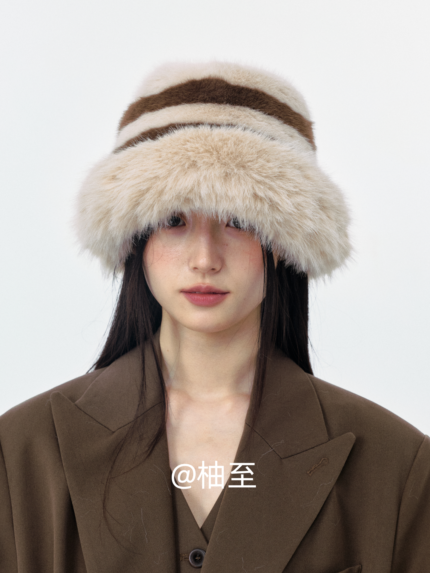 Off White Striped Plush Hat & Scarf Set – Cozy 2-Piece Winter Ensemble