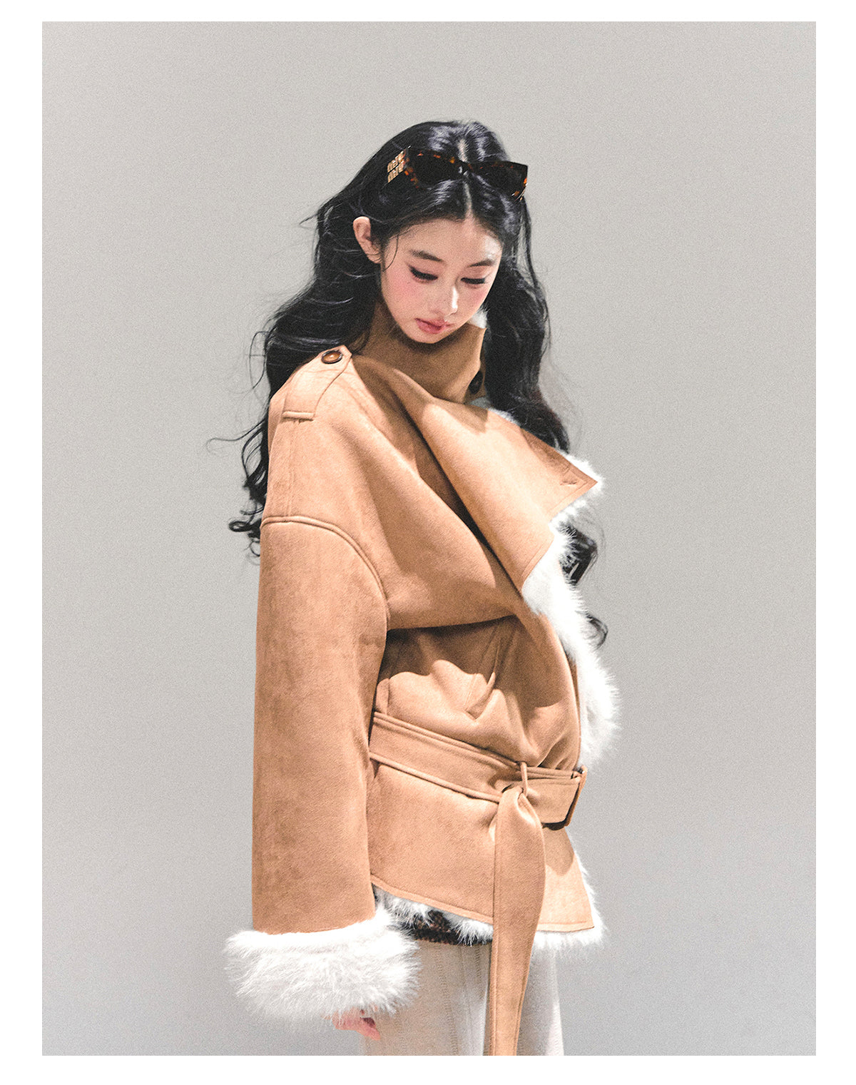 少也眼 "Monologue in the Snow" Suede Faux Shearling Jacket with Belt - Khaki 8746513