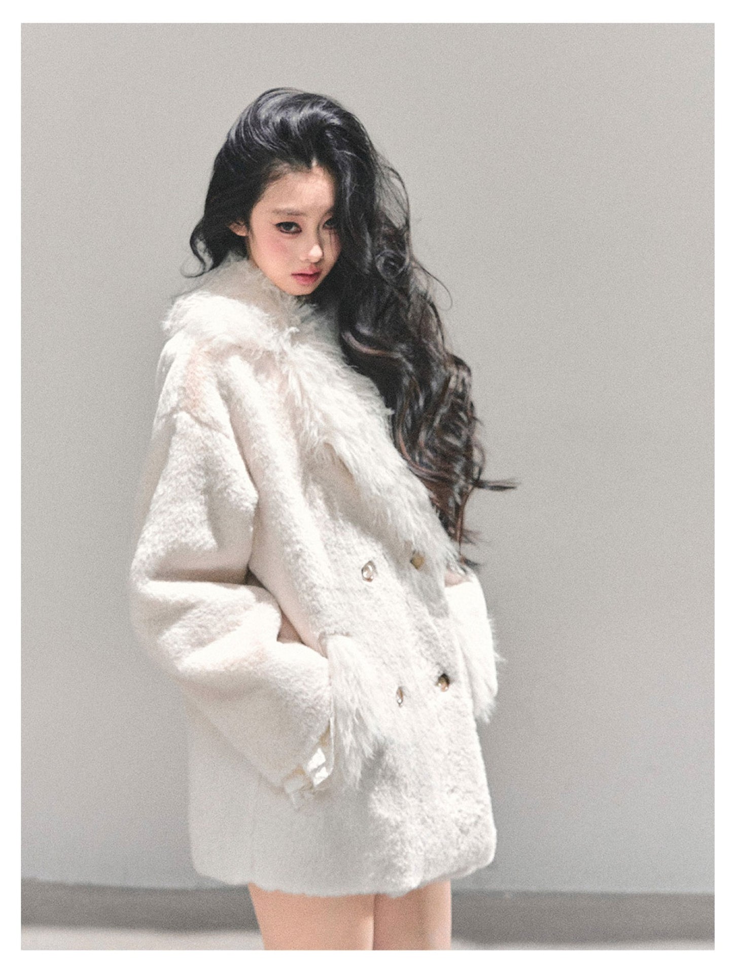 少也眼 "She Walks Into the Void" Cream White Plush Winter Jacket