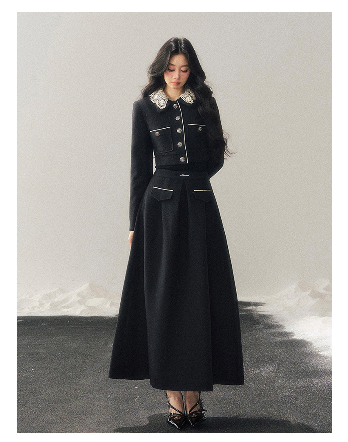 少也眼 "Whispers of Lace" Black French Lace Two-Piece Skirt Set