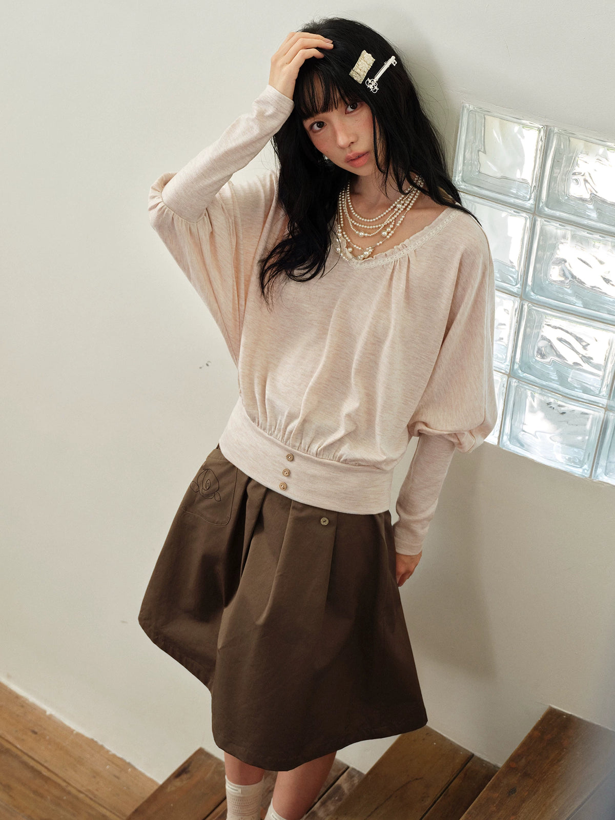 DAILY ARTIST - Soft Nude Pink Lace V-Neck Lantern Sleeve Top