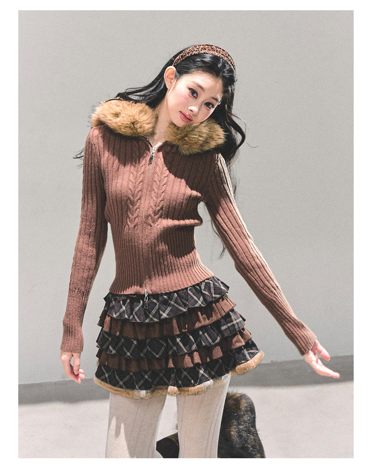 少也眼 “Sunset Left Behind” Knit Sweater Hoodie with Detachable Fur Trim 143685435