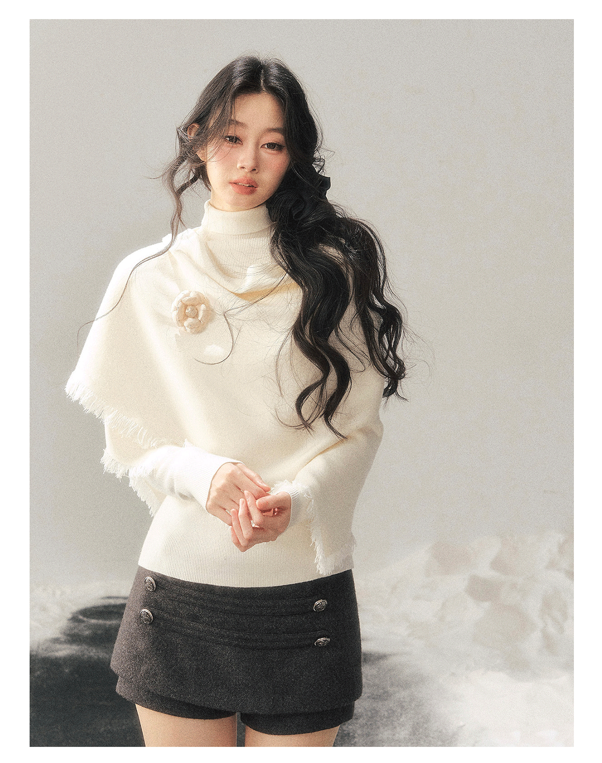 少也眼 "Speechless Under the Full Moon" Camellia White French Turtleneck Knit & Shawl Set