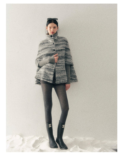 少也眼 "Soft-Focus Warmth" Tweed Cape Coat - Silver Grey