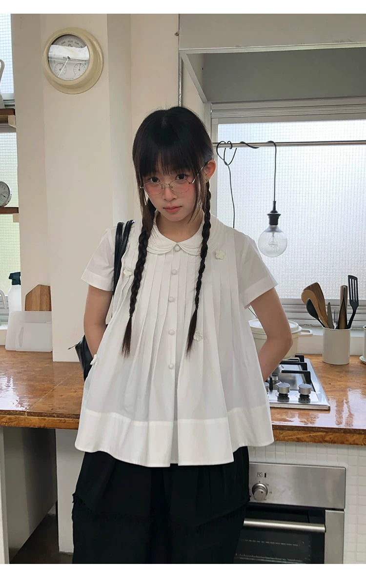 "Hyacinth Letter" White Cotton Peter Pan Collar Pleated Blouse