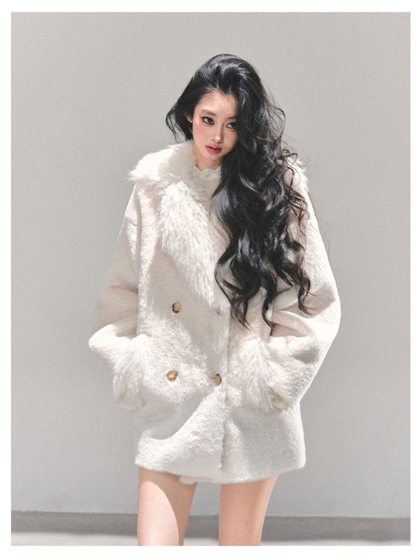 少也眼 "She Walks Into the Void" Cream White Plush Winter Jacket