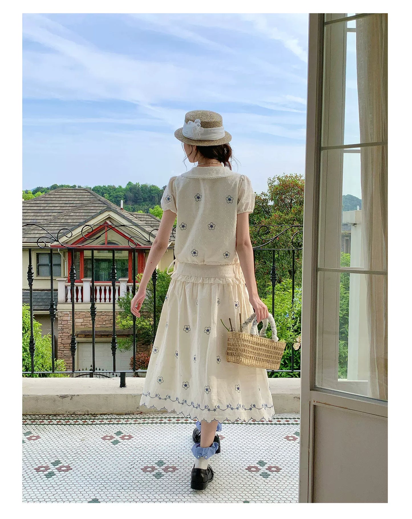 “Flower Sugar Soufflé” Cream Floral Embroidered Skirt Set