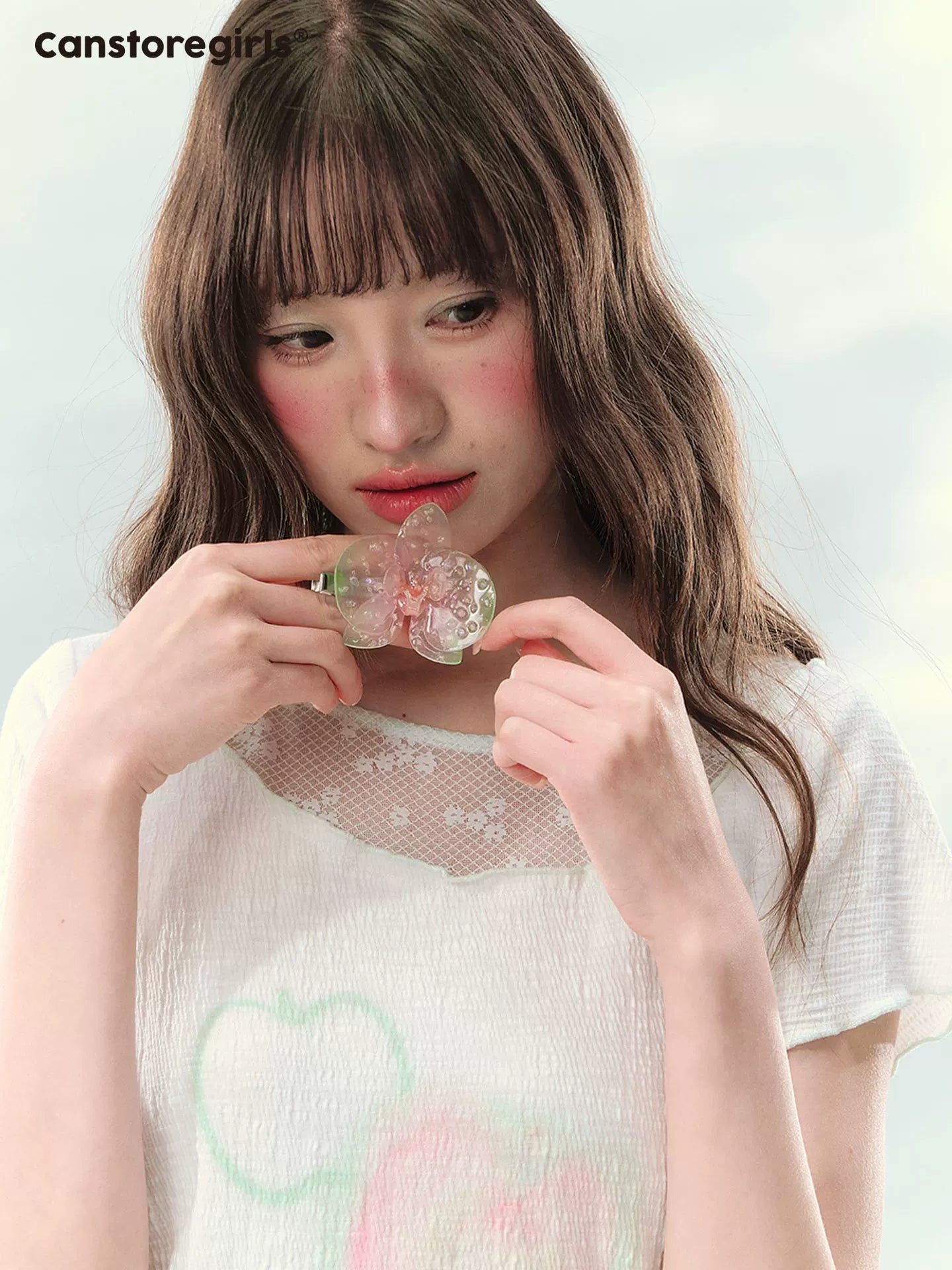 “Apple Mist Daydream” White Apple Print Ruched Tee