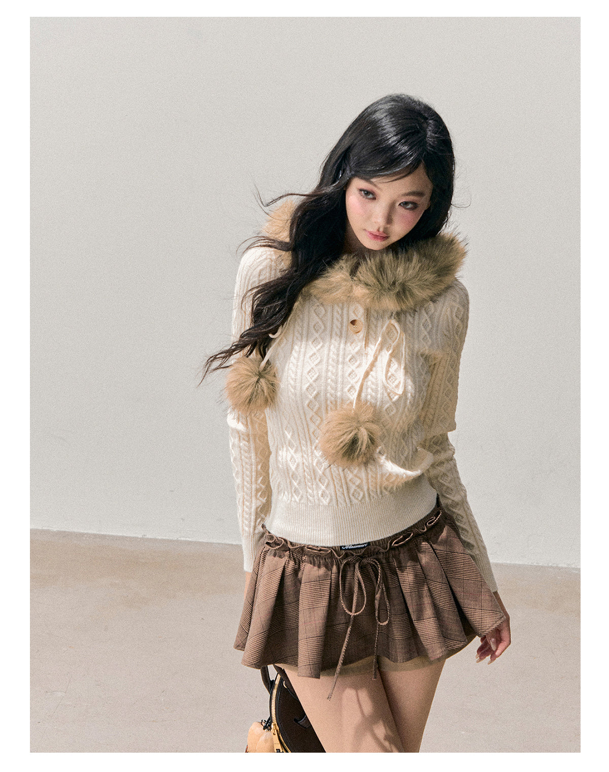 少也眼 “Traces of Melting Snow” Korean-Style Plush Hooded Cable Knit Sweater