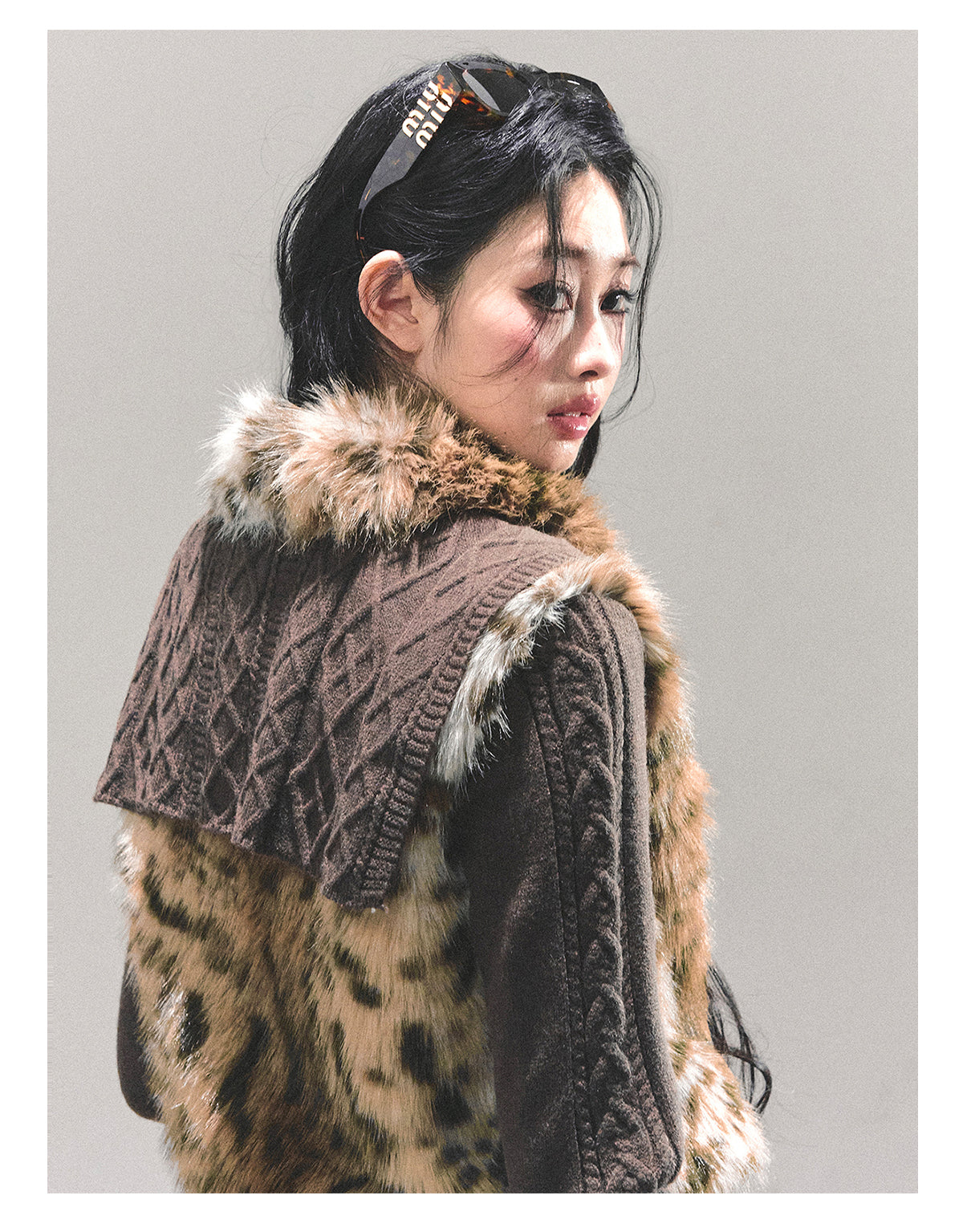 少也眼 “She Walks Through the Wild” Khaki Faux Fur–Panel Jacket 7474151