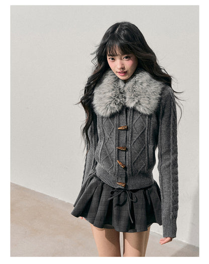 少也眼 “She Turns to Smoke” Korean-Style Knit Cardigan with Faux-Fur Collar