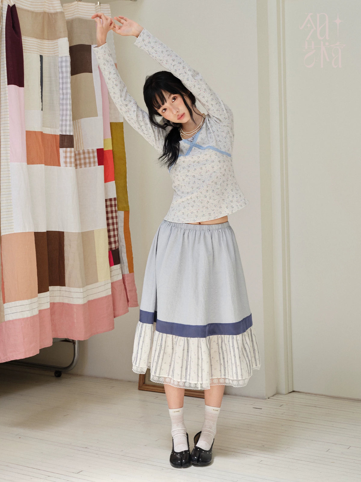 DAILY ARTIST - Light Gray Floral Lace Cross-Front Long-Sleeve Top