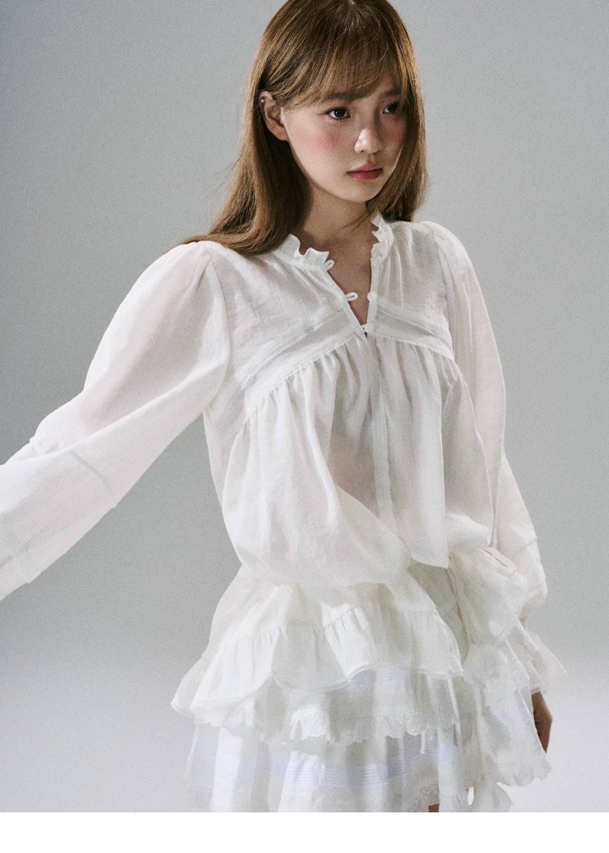 LOST FOREST - Acetate Flower Belt Detail Relaxed Top (White / Blue)