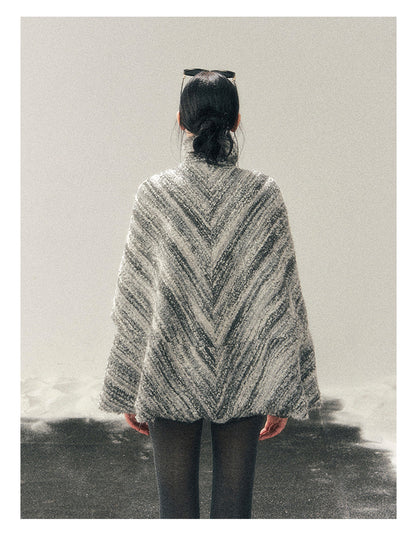 少也眼 "Soft-Focus Warmth" Tweed Cape Coat - Silver Grey
