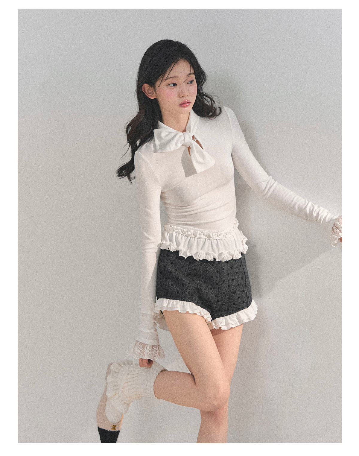 少也眼 “She Breaks the Moonlight” Ruffled Lace Knit Tee 11.18-3