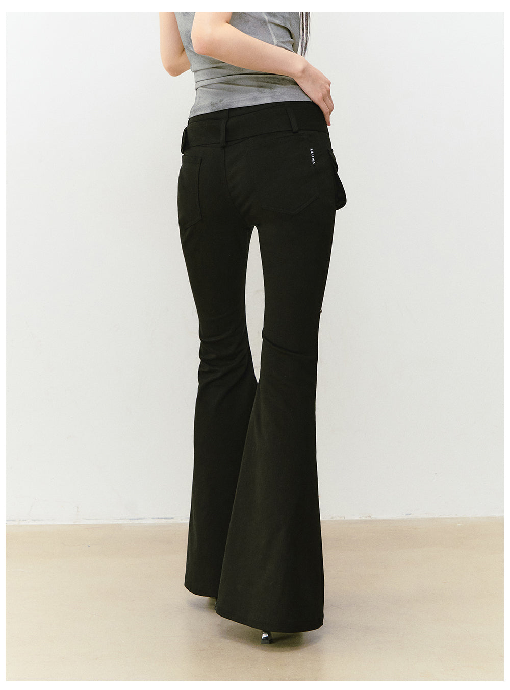 VIAPITTI - Rose Rivet Flared Cargo Pants