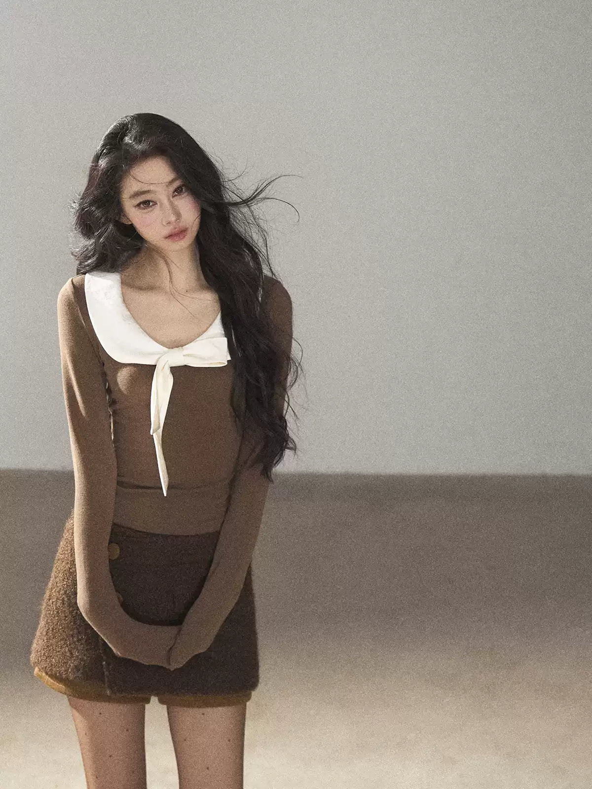 AOMALM - Gray Caramel Cropped Fitted Long Sleeve T-Shirt