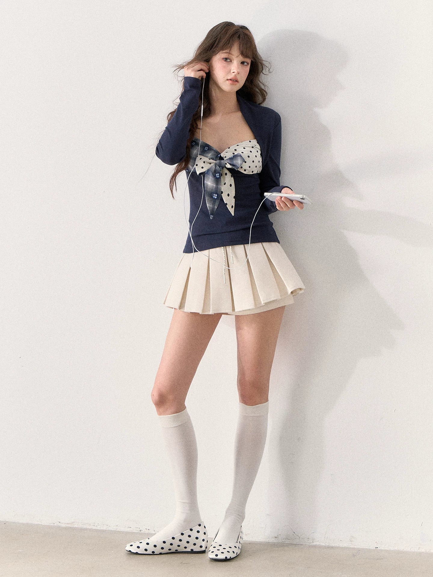 [TMMG] “Leg-Lengthening Essential” — Sweet Cream Pleated Mini Skirt
