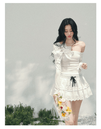 少也眼 "Morning Mist Shoulder" Bow Off-Shoulder T-Shirt in Cloud White 52742574