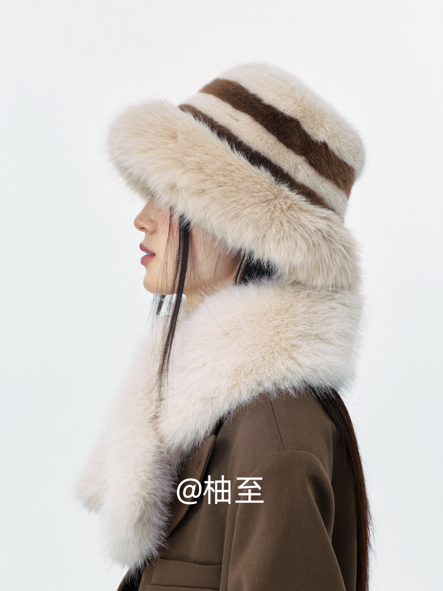 Off White Striped Plush Hat & Scarf Set – Cozy 2-Piece Winter Ensemble