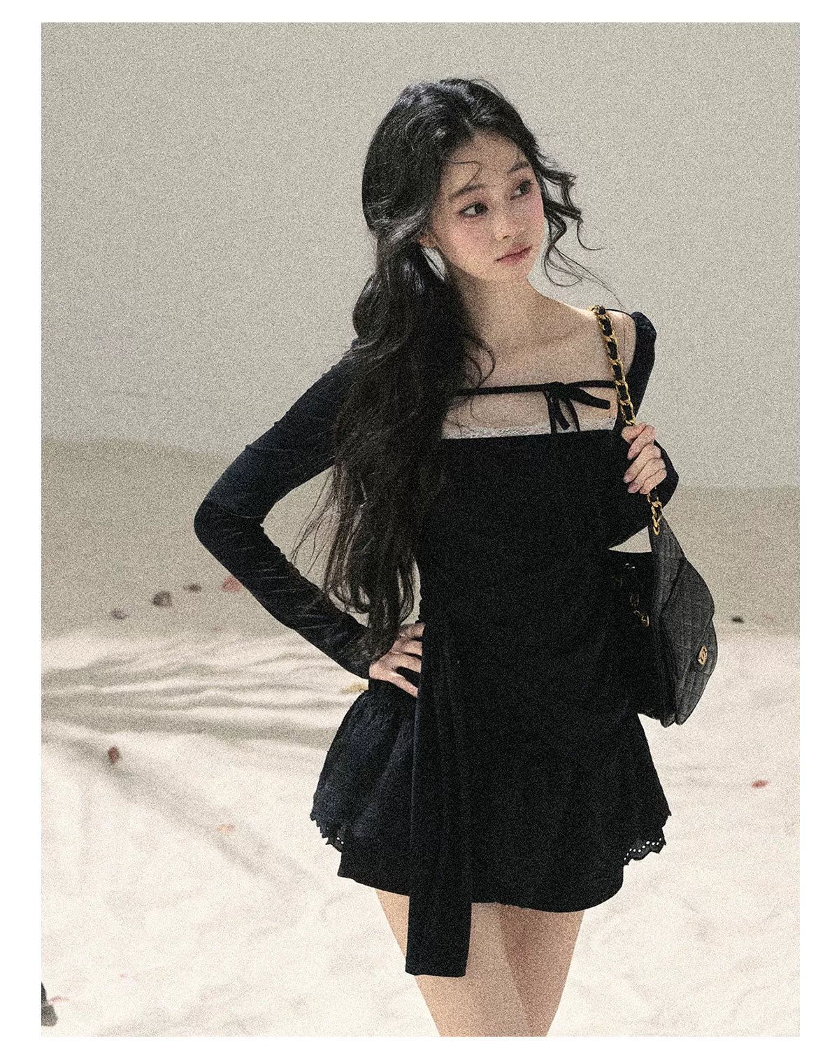 "Floating Moonlight" Quiet Black Square Neck Lace Slim-Fit Top 45324535