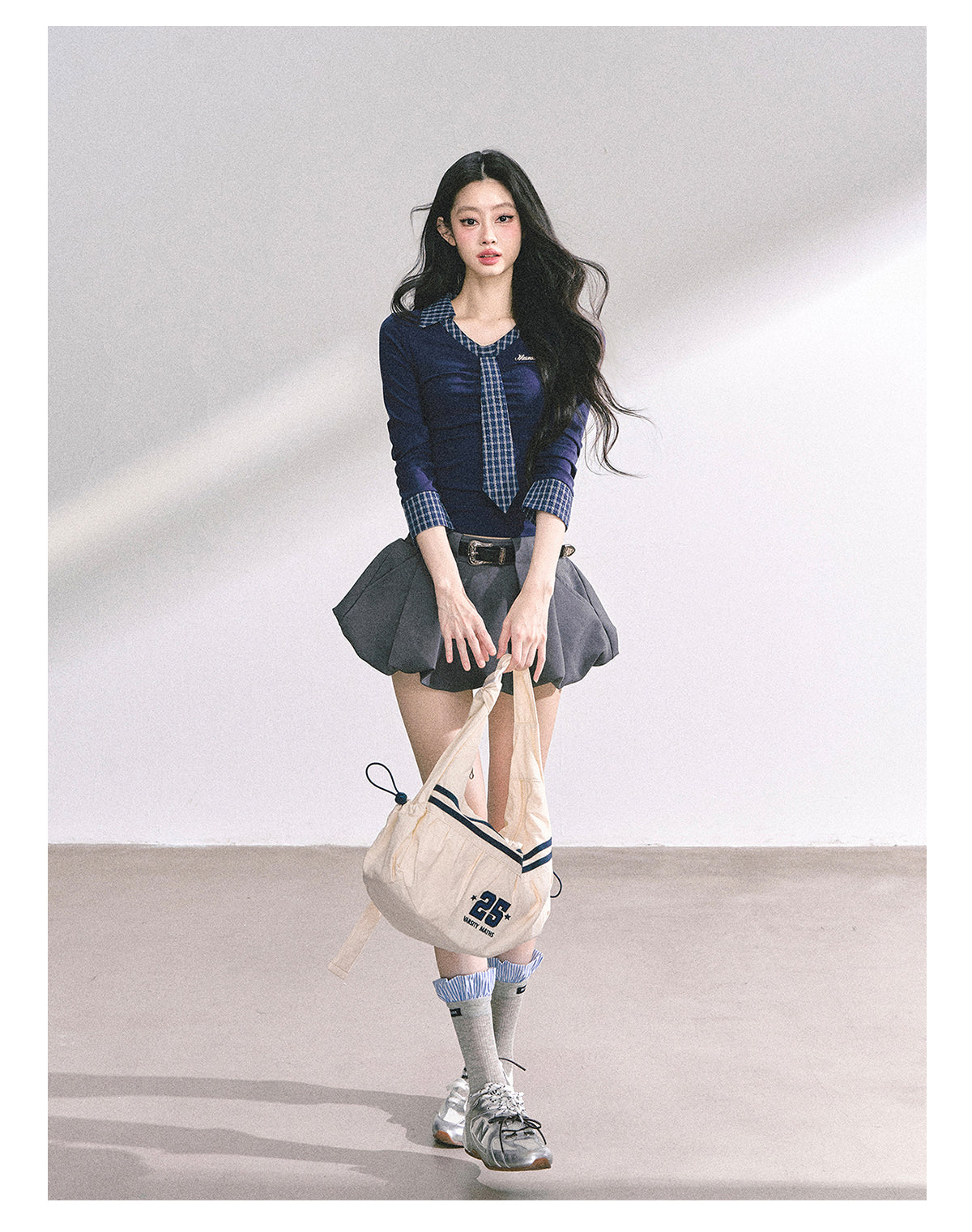 少也眼 "Han Gao Rolecard" Dual-Layer Illusion V-Neck Plaid Waist-Slimming Tee - Navy Blue