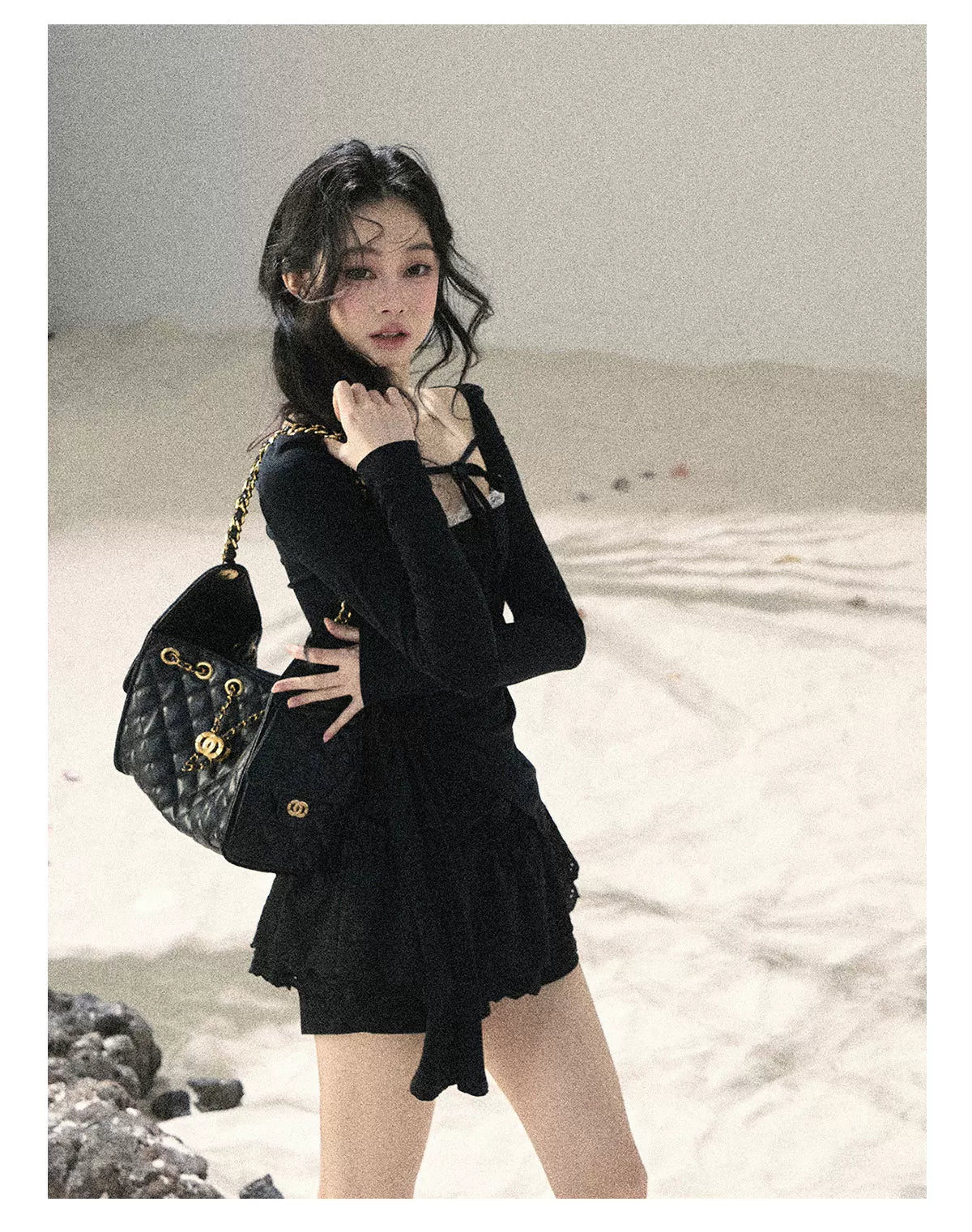 "Floating Moonlight" Quiet Black Square Neck Lace Slim-Fit Top 45324535