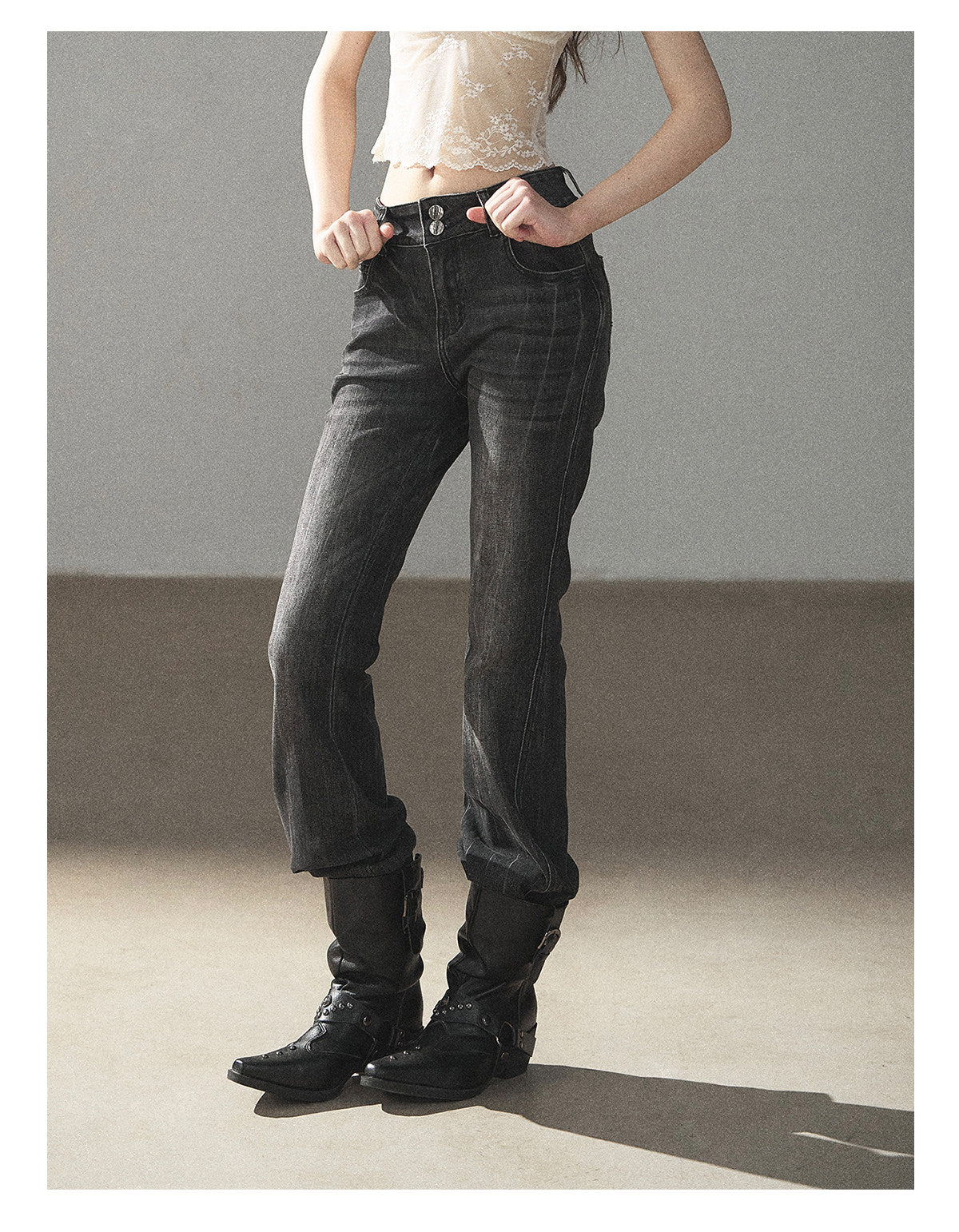 170726 "Her Quiet Shore" Rock Black Mid-Rise Flared Jeans