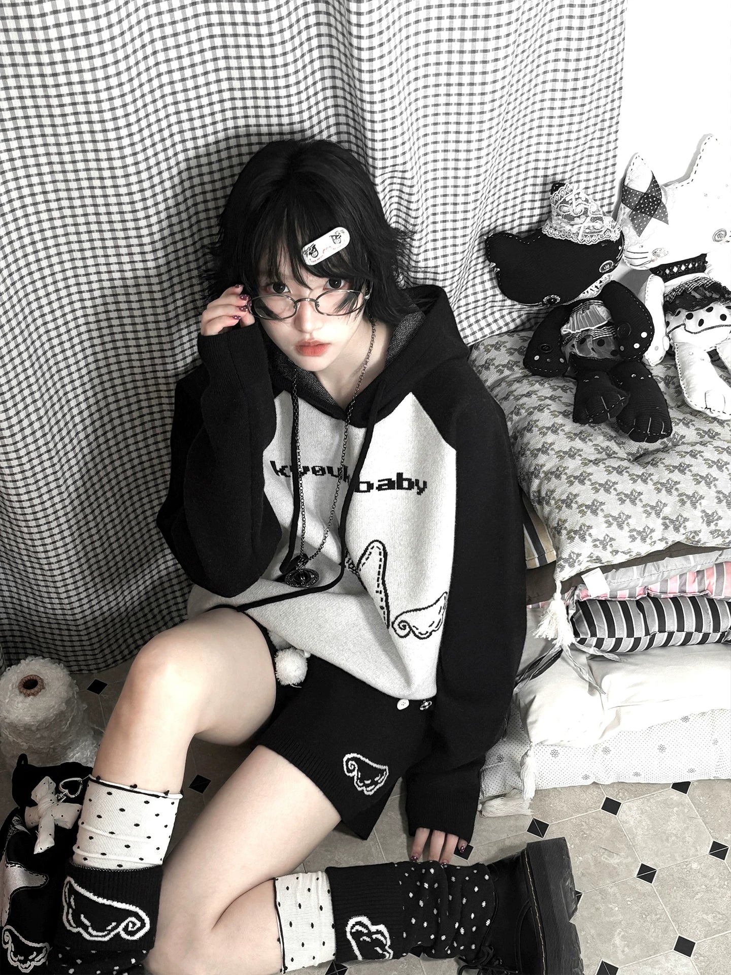 Angel Wing Details Printed Oversized Knit Hoodie & Shorts Set