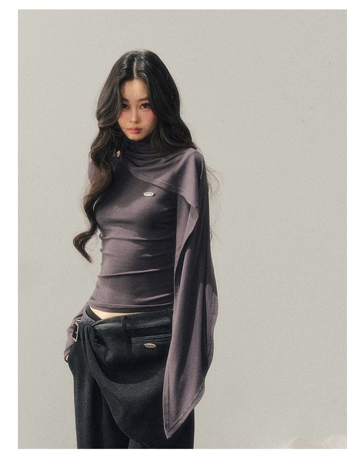 少也眼 "Essential Muse" Deep Slate Gray Cropped Long-Sleeve Knit Top