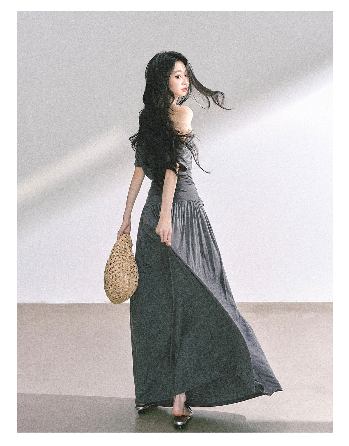 少也眼 “Minimal Paper Doll” Asymmetric Maxi Dress