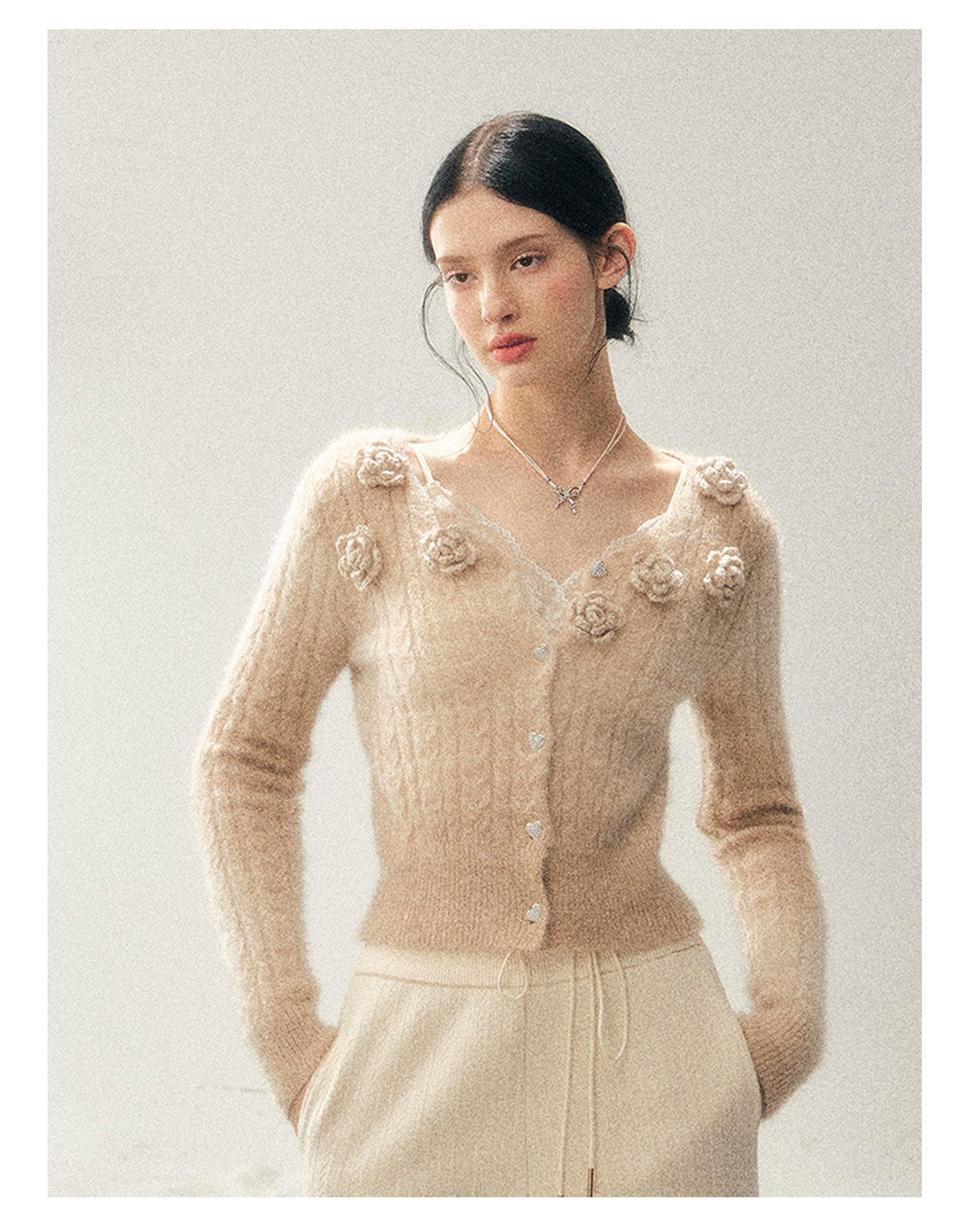 少也眼 “The Density of Lingering Warmth” French-Inspired Floral Knit Top