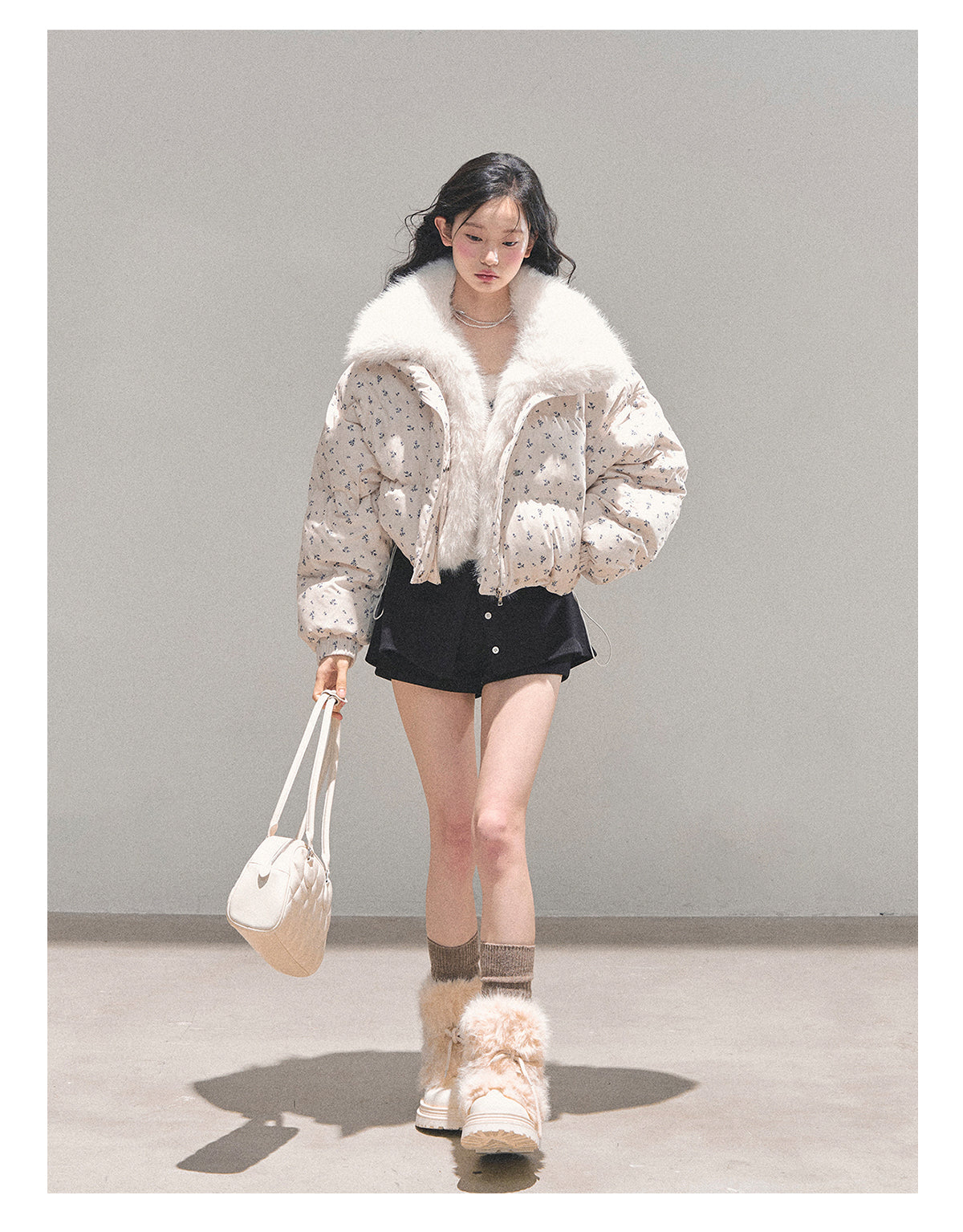 少也眼 Oatmeal Short Down Jacket with Detachable Faux-Fur Collar 784651