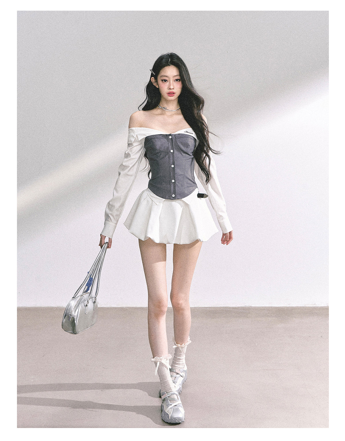 少也眼 "London Crush" Off-Shoulder Dual-Layer Long-Sleeve Spicy Girl Tee - Gray White
