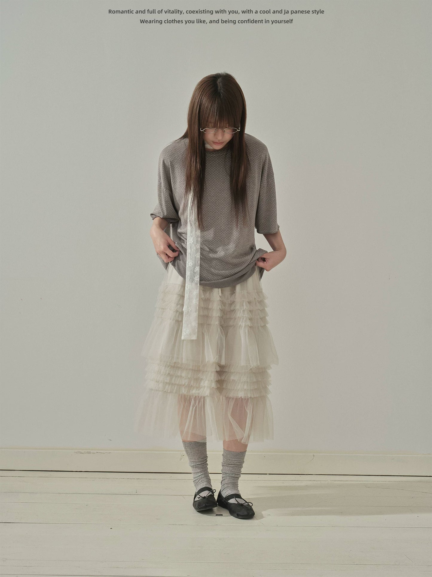"Quiet Dots" Polka Dot Linen Blend T-Shirt (White / Coffee Gray)