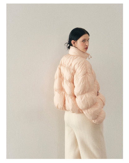 少也眼 “She Gazes at the Snow” White Duck Down Cropped Jacket - Lotus Root Pink