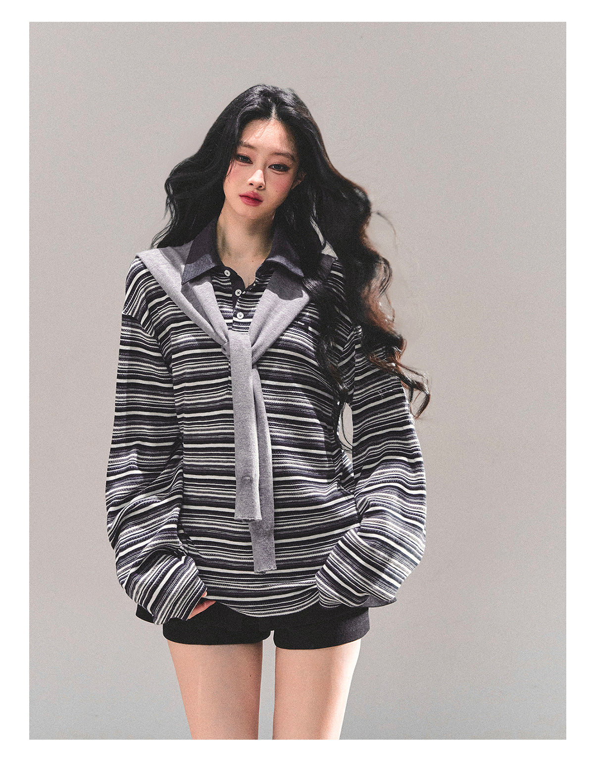 少也眼 "Unfinished Poem" Striped Polo Long Sleeve - Charcoal Gray 543682