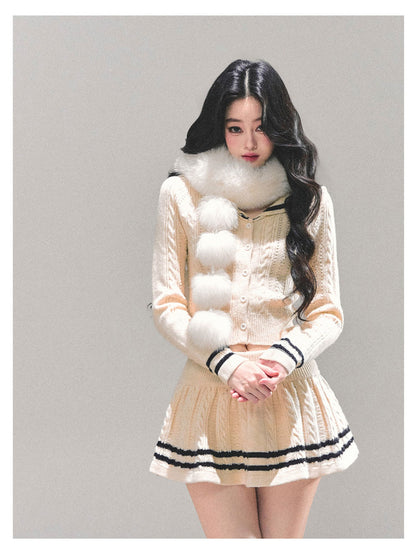少也眼 “Passing by Her Side" Faux Fox Fur Scarf - White