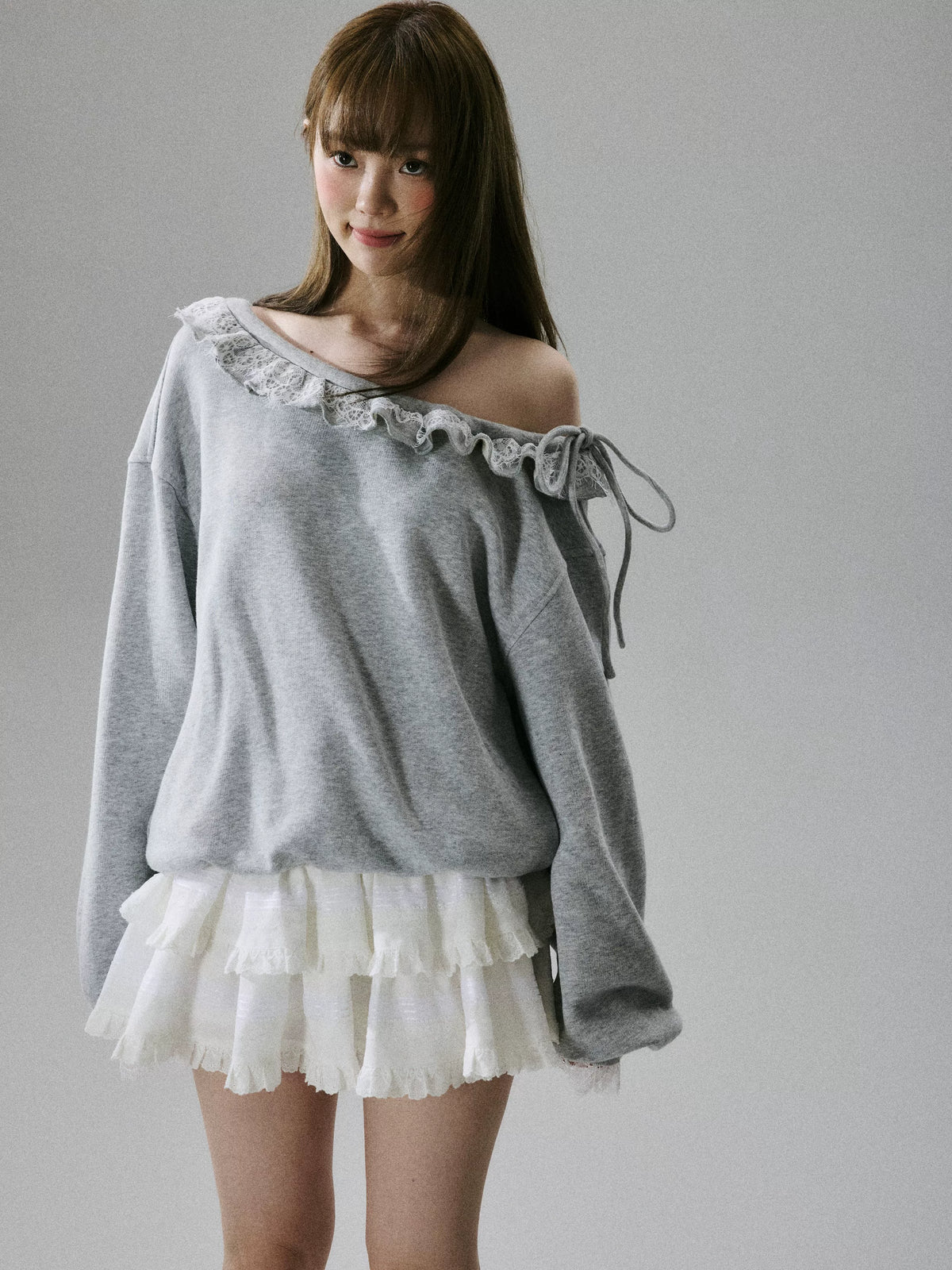 LOST FOREST - Heather Gray One-Shoulder Eyelash Lace Cotton Sweatshirt