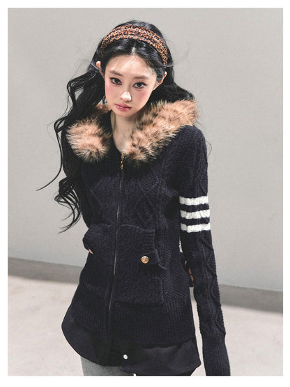 少也眼 "Only She Walks By" Black Hooded Knit Sweater