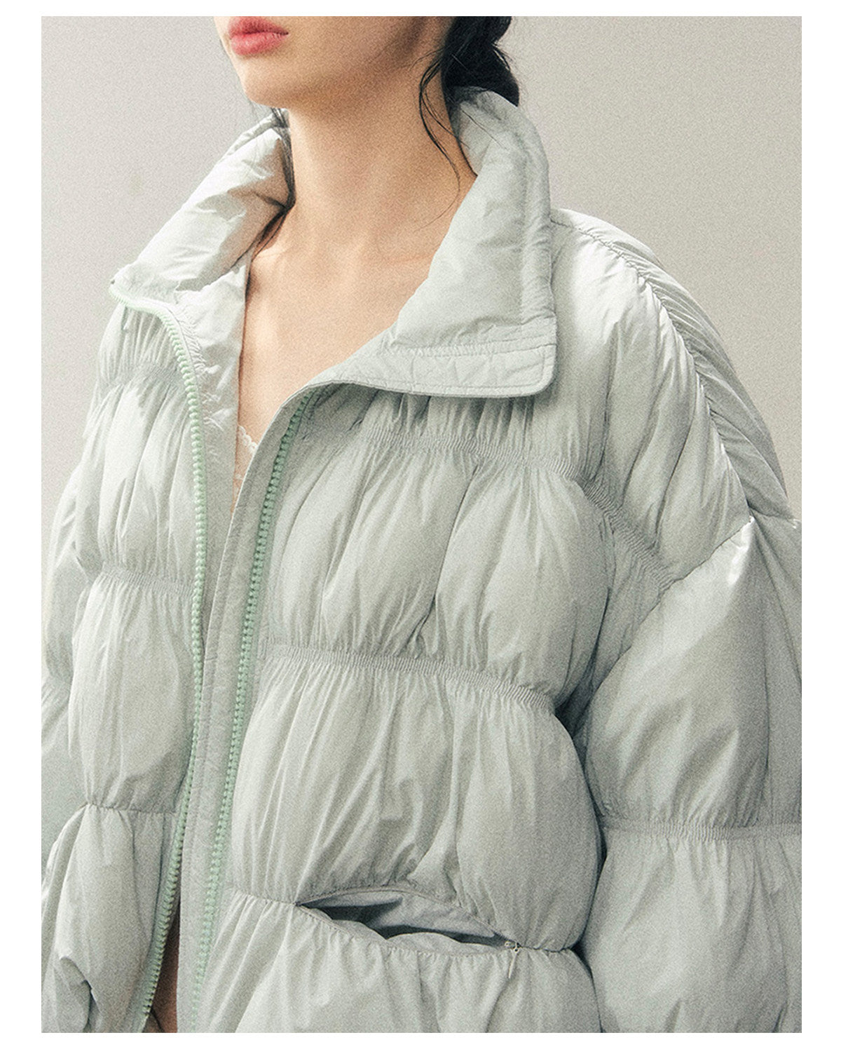少也眼 “She Gazes at the Snow” White Duck Down Cropped Jacket - Haze Blue