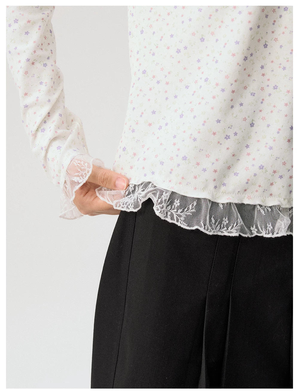 [CAN] "Double Dot Floral Raft" White Floral Lace-Trim Long Sleeve Top
