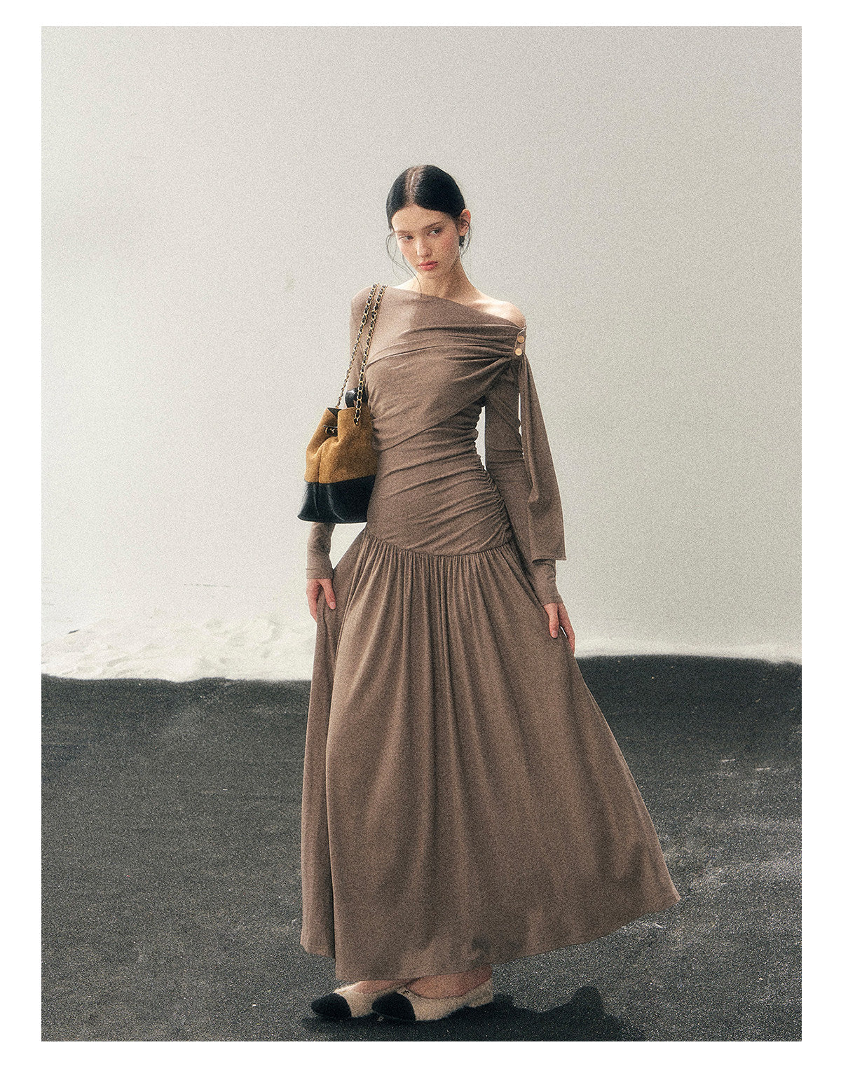 少也眼 "Pure Heart Reflected in Snow" French Cool Off-Shoulder Knit Maxi Dress